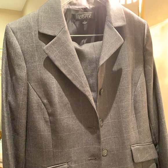 Kasper Grey suite Brand new with no tag - Picture 3 of 13